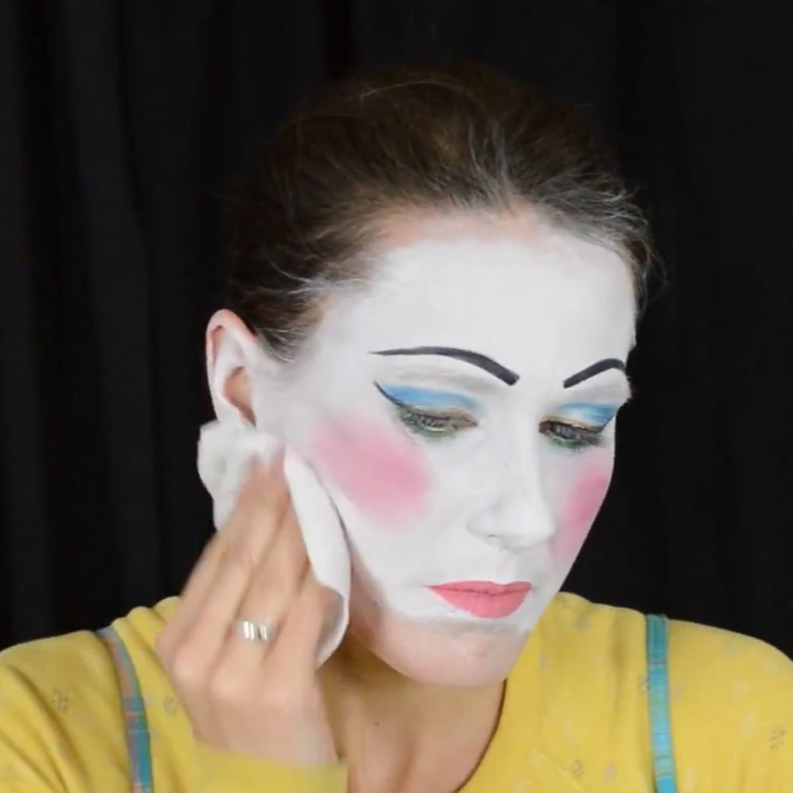 How Do I Remove Clown Makeup? – ClownAntics